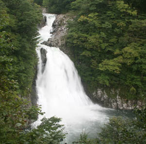 秋田県鳥海町　法体の滝