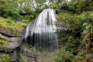 西和賀町　白糸の滝