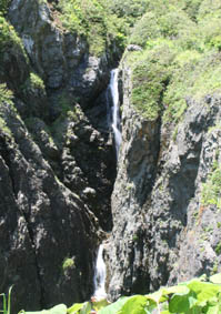 カワドガシリの滝